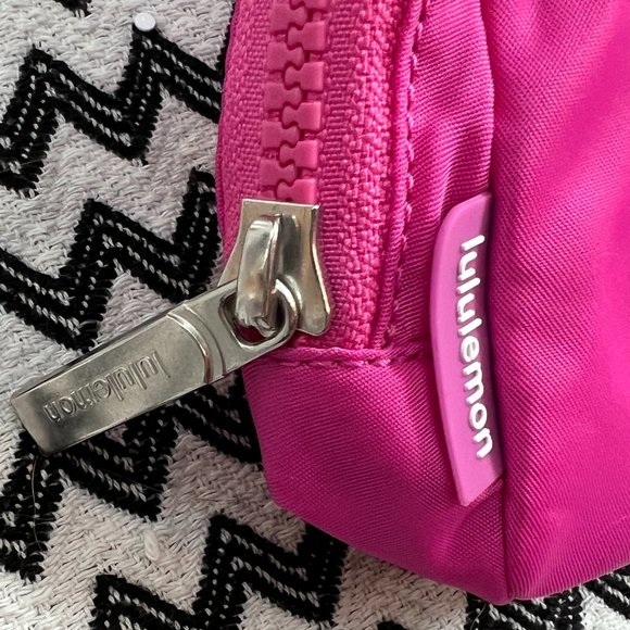 NWT Sonic Pink White Wordmark lululemon Everywhere Belt Bag - Picture 5 of 11